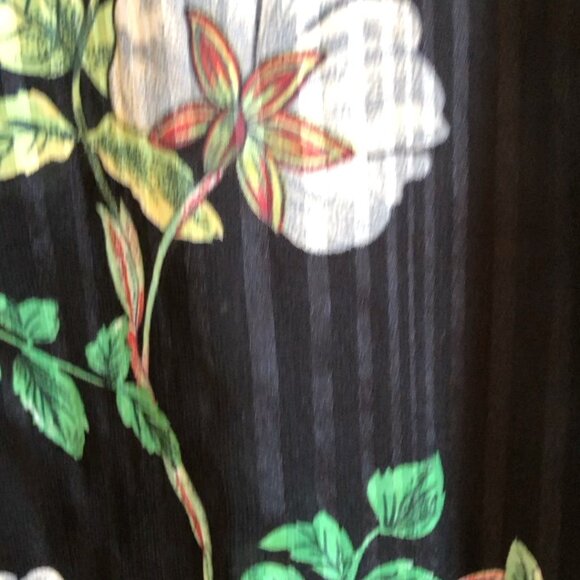 Pretty Floral Sheer Top by Dex the Suit Shop NYC - Picture 14 of 14